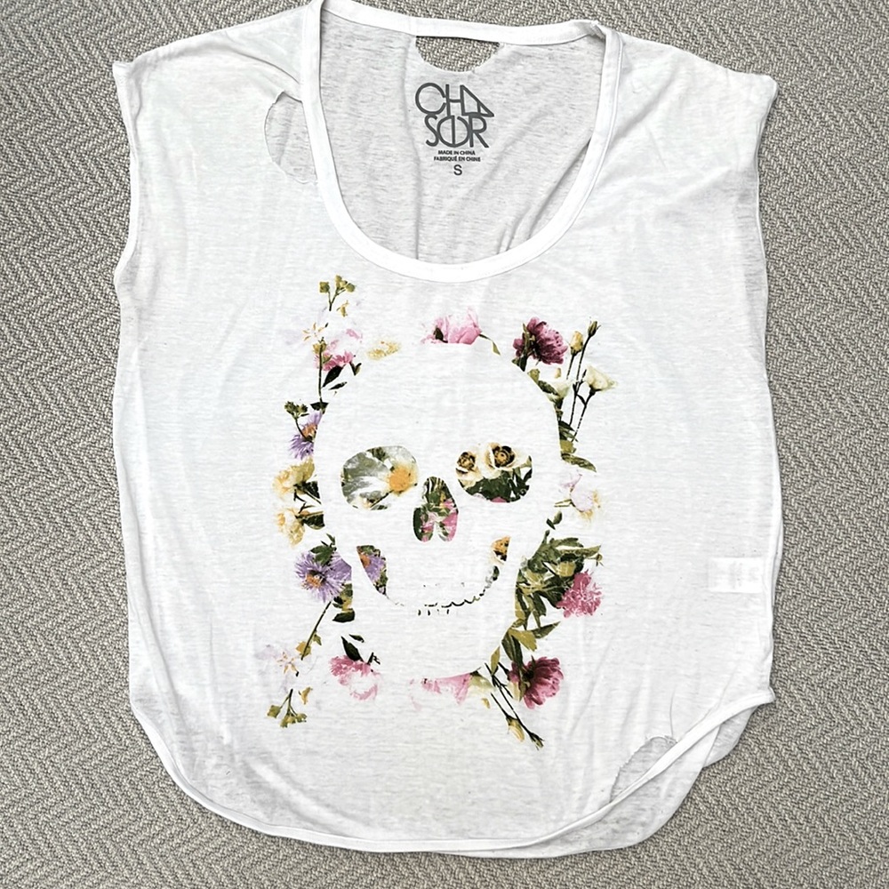 CHASER Deconstructed T-Shirt with Skull and Flowers 💀 🌸